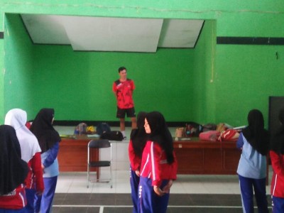 BADMINTON - PEMANASAN 3