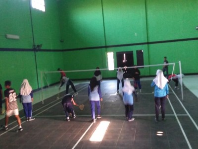 BADMINTON - PEMANASAN 1