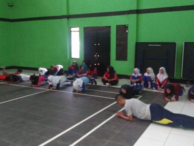 BADMINTON - PEMANASAN 2